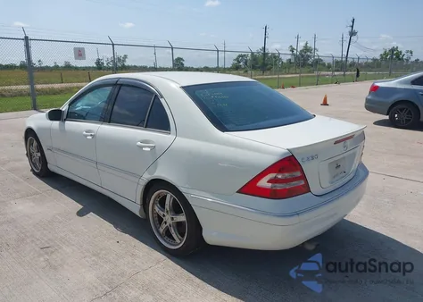 2007 Mercedes-Benz C 230 Sport z USA, uszkodzony, nr VIN WDBRF52H37F936352